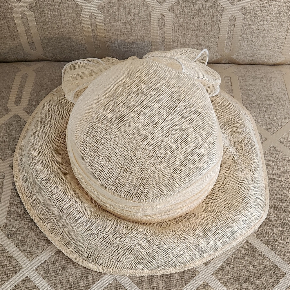 Lord and Taylor new with tags cream  hat with bow - Picture 5 of 6